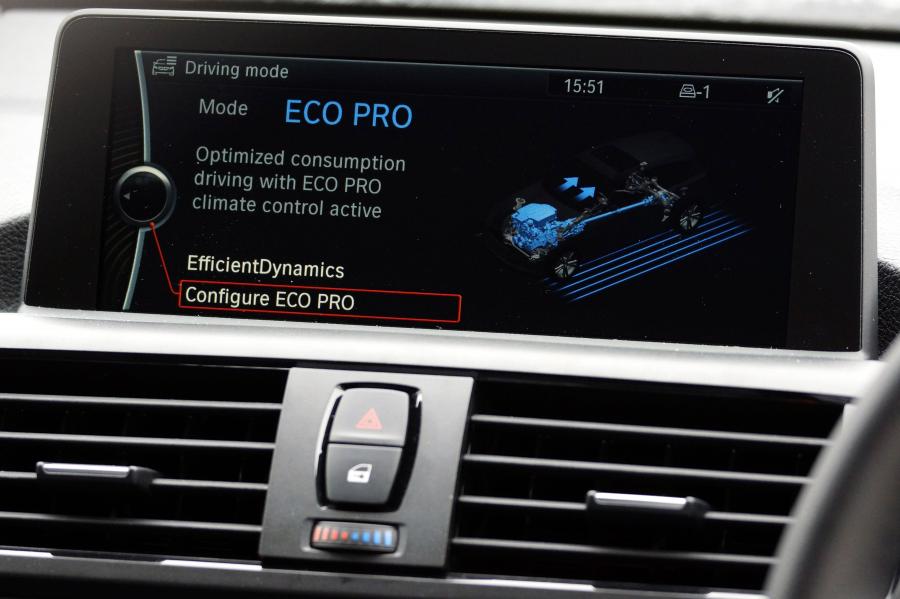 Детали интерьера BMW 116d Urban Line 5-Door (F20) 2012 года  (UK) (фото 5 из 9)